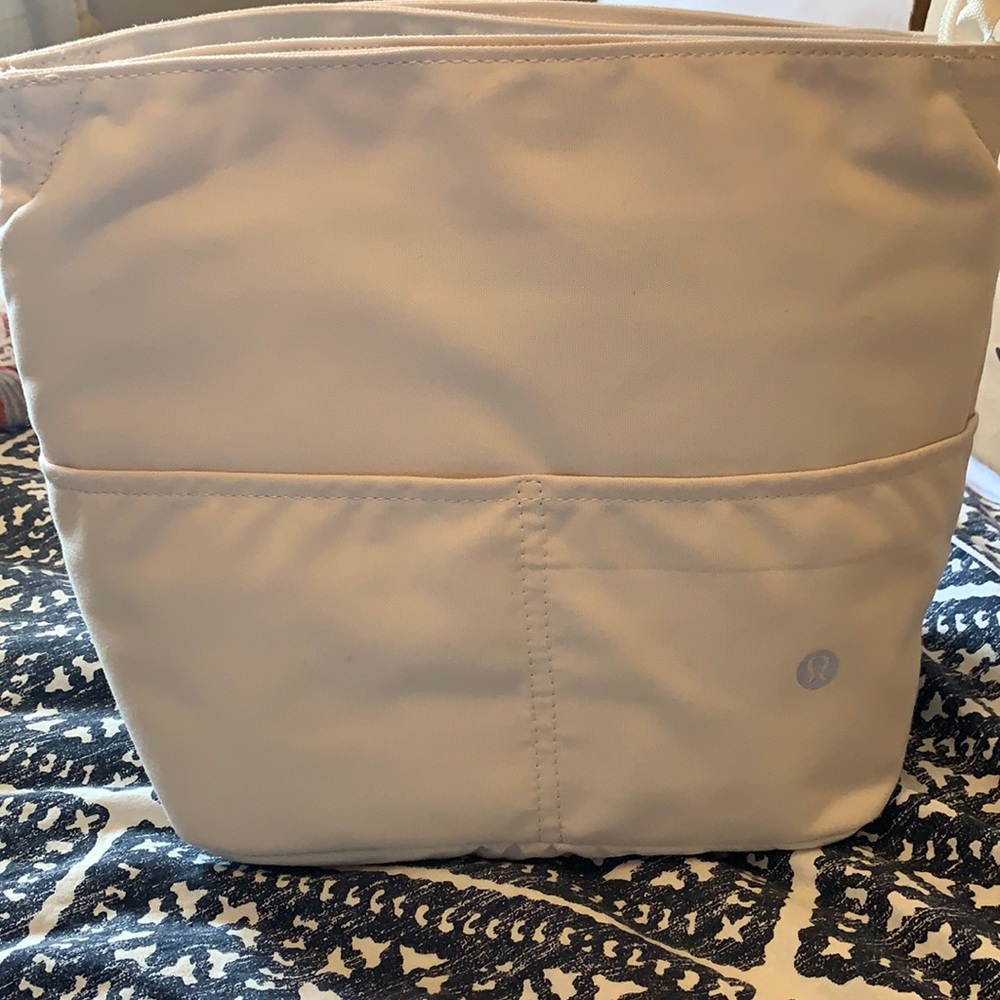 Lululemon insulated lunch tote